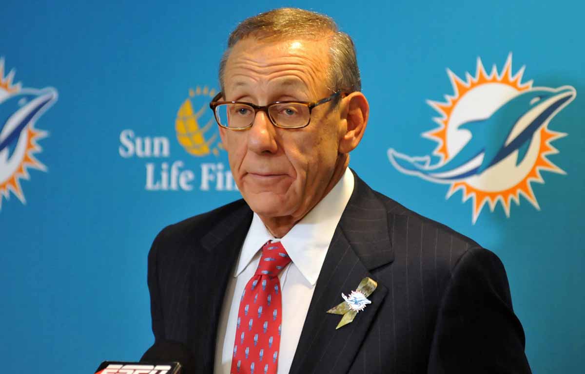 NFL suspende y multa a dueño de Dolphins, quita selecciones del draft al equipo