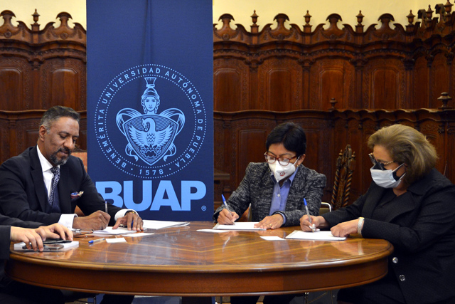 Encabeza Rectora Lilia Cedillo Ramírez firma de convenio entre la BUAP y Prodecon