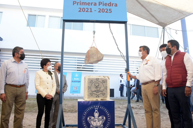 Colocan la Rectora Lilia Cedillo y el gobernador Sergio Salomón Céspedes primera piedra para edificios en sedes del Complejo Regional Centro