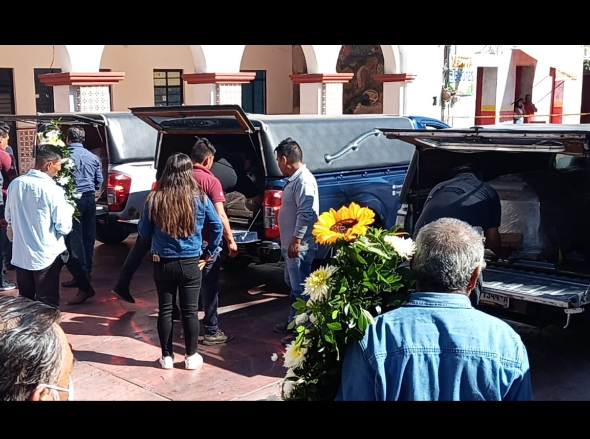 Llegan a Coxcatlán los cuerpos de los jornaleros muertos en Sonora