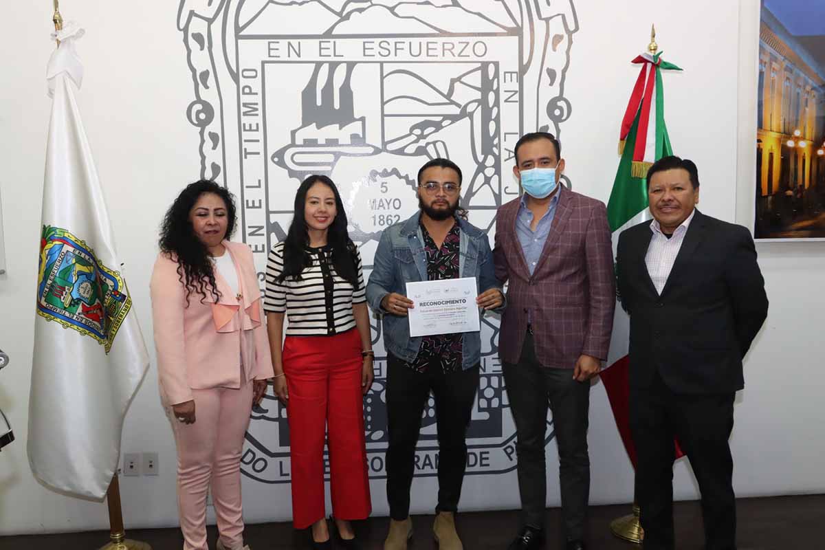 Entrega Voluntariado del Congreso del Estado reconocimientos a alumnos