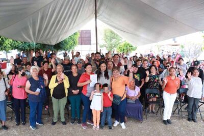Entrega Ariadna Ayala calentadores solares en Atlixco para apoyar la economía de las familias