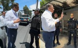 Policías interceptan a Fernando Morales por viajar en camioneta sin placas; candidato acusa hostigamiento