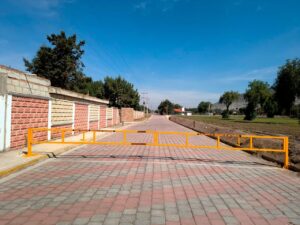 La Presidenta Municipal María Guadalupe Martínez entregó pluma vial que ayudará a prevenir accidentes en la zona escolar