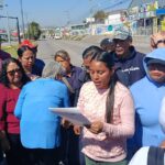 Padres de familia bloquean la 11 Sur para exigir destitución de directora