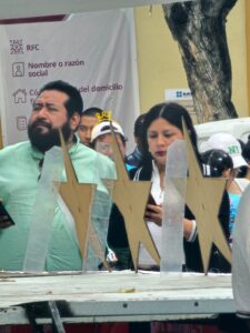 Escándalo en evento escolar en Tehuacán por delegada del bienestar.