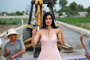 La presidenta municipal María Guadalupe Martínez Gerardo da inicio a Obra en San Bartolomé Coscomaya