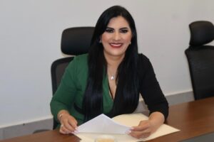 Propone Delfina Pozos cobertura médica para todas las personas que trabajan al servicio del Estado