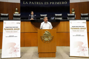 Inaugura Homero Davis Parlamento Juvenil con la participación de 135 estudiantes de las 32 entidades federativas
