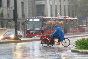 Ondas tropicales 8 y 9 lluvias fuertes este fin de semana