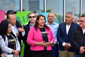 Llegan a Puebla los primeros pasajeros del vuelo directo desde Newark