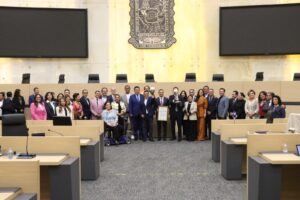 Reconocen en el Congreso del Estado al presidente del Club de Futbol Cruz Azul, Víctor Manuel Velázquez