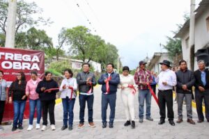 Entregan nueva vialidad en San Mateo Tlaixpan