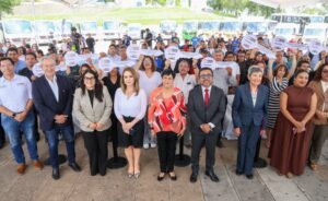Gobierno estatal cumple compromiso y entrega nuevas unidades a transportistas; impulsa movilidad segura