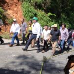 Gobierno estatal despliega maquinaria y apoyos sociales para atender emergencia en la Sierra Negra
