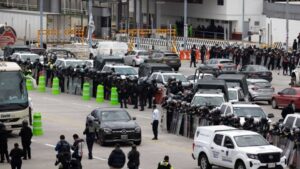 Normalistas de Ayotzinapa provocan caos en la México-Cuernavaca