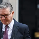 El izquierdista radical Keir Starmer renuncia tras su fracaso como primer ministro de Reino Unido