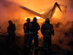 Coordinación interinstitucional contiene incendio y salvaguarda población en Puebla