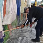 Participa diputado Miguel Márquez en faena comunitaria para transformar calles de Huauchinango