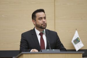 Proponen Leonela Jazmín Martínez y Elías Lozada iniciativa para impedir matrimonio a deudores alimentarios en Puebla